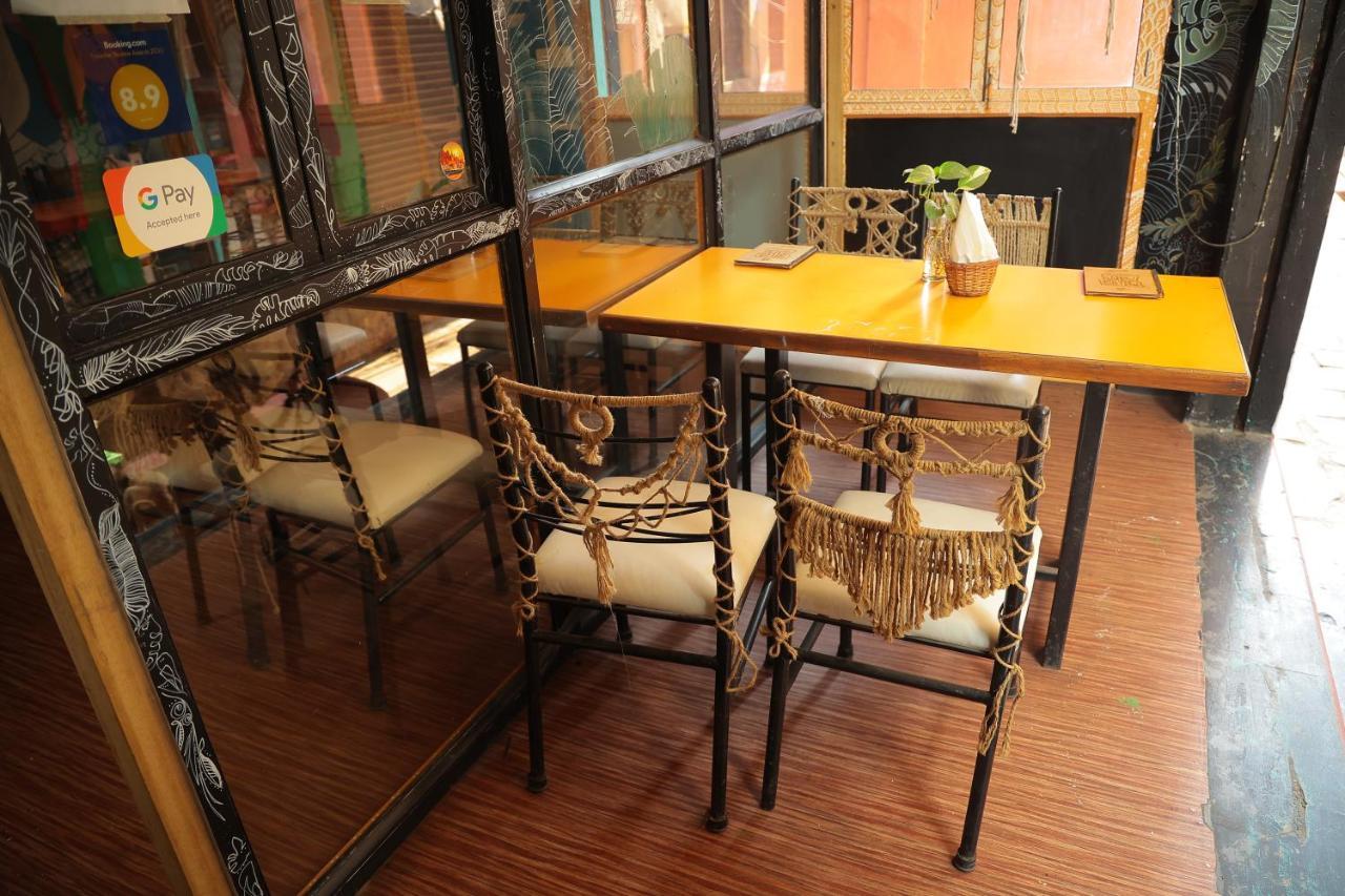 Good Vibes Hostel Варанаси Экстерьер фото