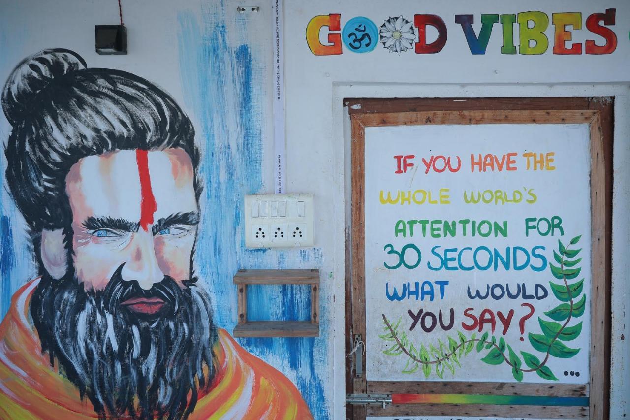 Good Vibes Hostel Варанаси Экстерьер фото