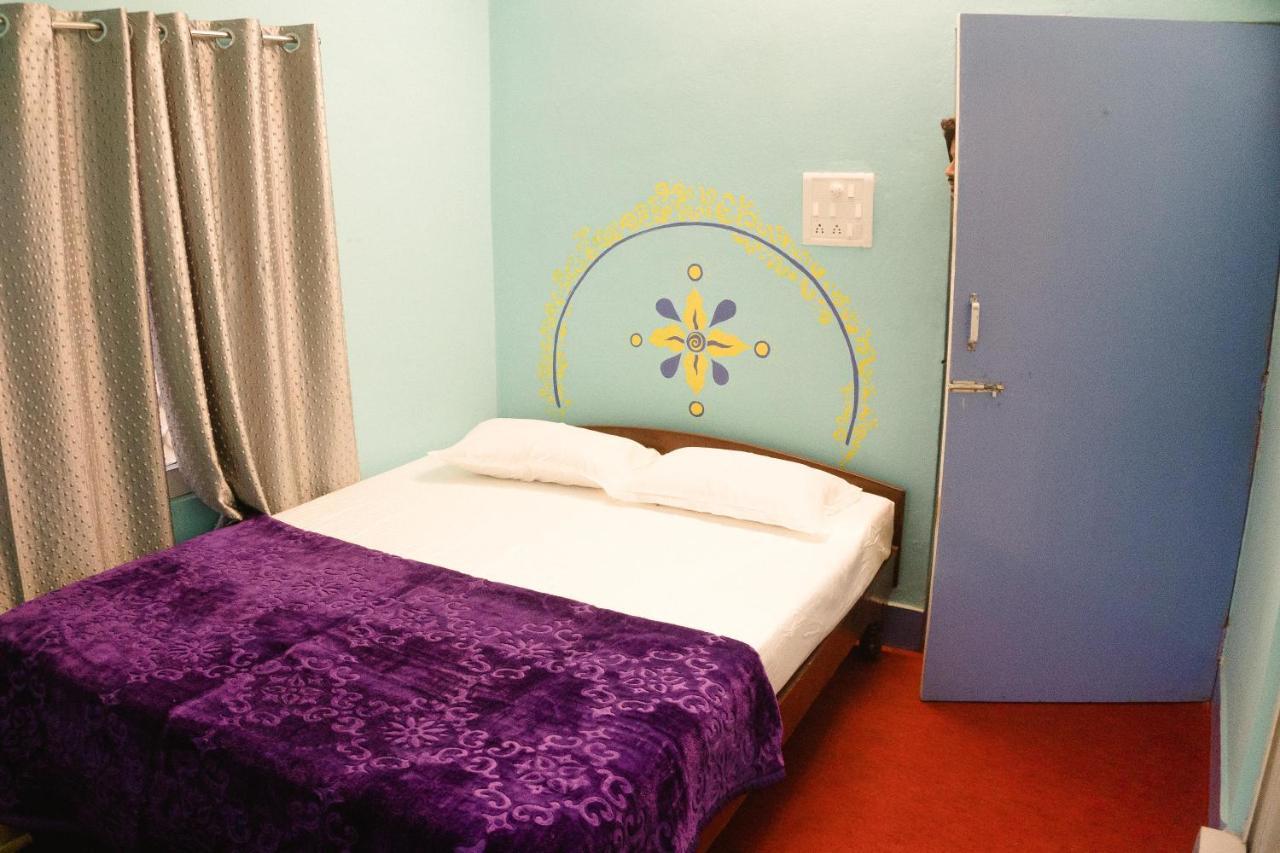 Good Vibes Hostel Варанаси Экстерьер фото